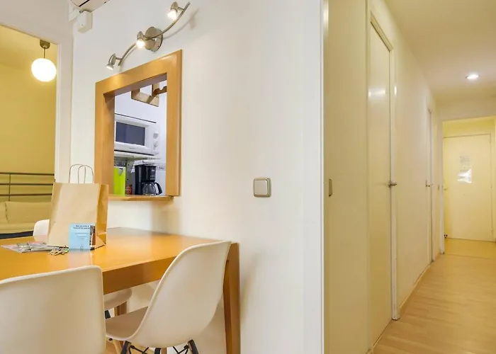 Daire Cozy 2 Bedroom Next To Arc De Triomf *
