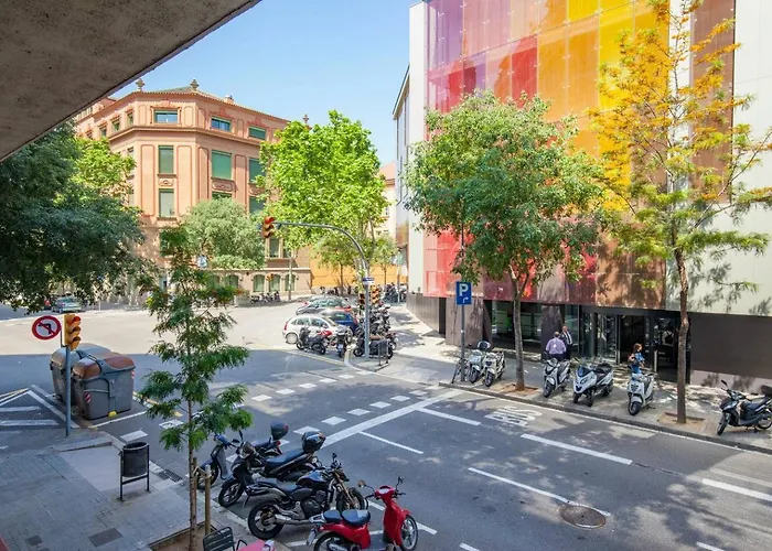 Cozy 2 Bedroom Next To Arc De Triomf Daire Barselona
