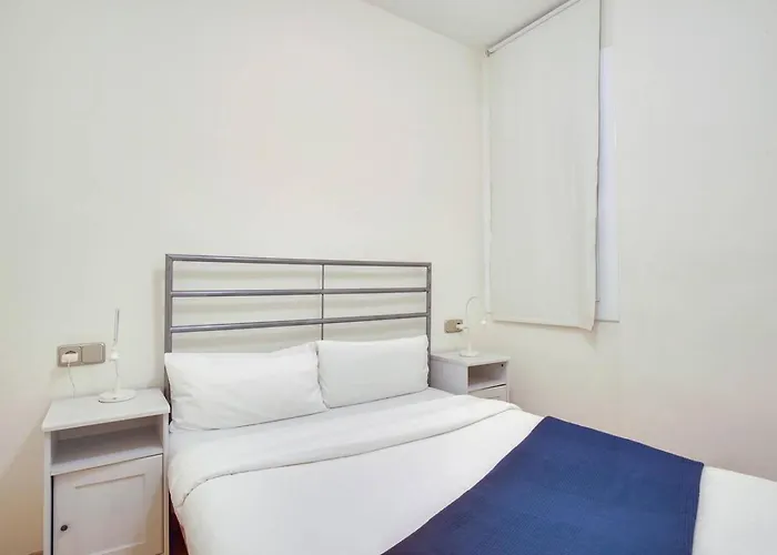 Cozy 2 Bedroom Next To Arc De Triomf Daire Barselona