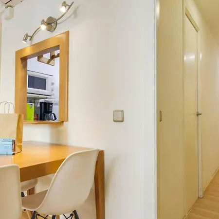 Apartment Cozy 2 Bedroom Next To Arc De Triomf *